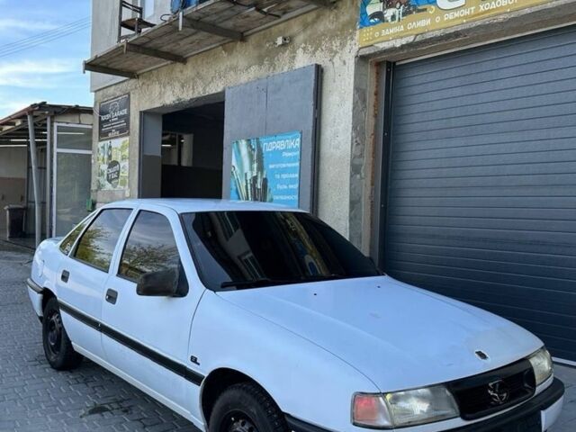 Белый Опель Вектра, объемом двигателя 1.8 л и пробегом 200 тыс. км за 1100 $, фото 1 на Automoto.ua