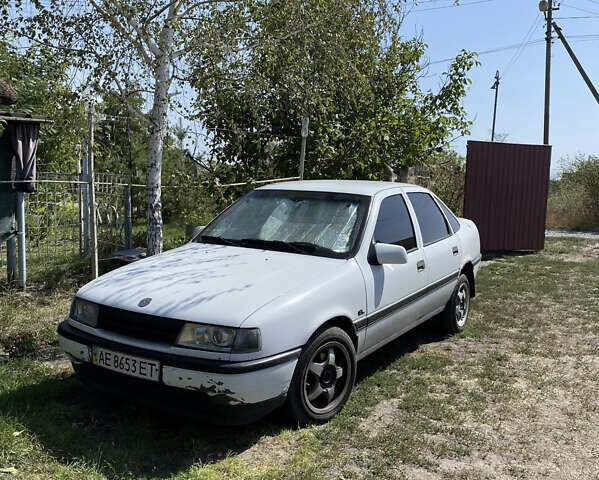 Белый Опель Вектра, объемом двигателя 1.4 л и пробегом 650 тыс. км за 1100 $, фото 1 на Automoto.ua