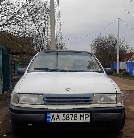 Білий Опель Вектра, об'ємом двигуна 1.6 л та пробігом 136 тис. км за 1100 $, фото 1 на Automoto.ua