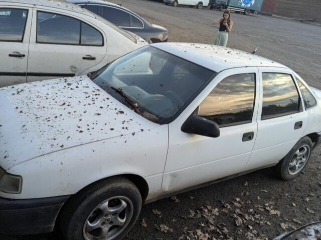 Білий Опель Вектра, об'ємом двигуна 2 л та пробігом 349 тис. км за 780 $, фото 1 на Automoto.ua