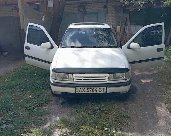 Белый Опель Вектра, объемом двигателя 2 л и пробегом 390 тыс. км за 1900 $, фото 1 на Automoto.ua