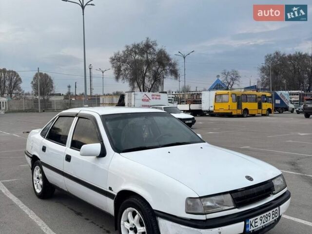 Белый Опель Вектра, объемом двигателя 2 л и пробегом 2 тыс. км за 1500 $, фото 1 на Automoto.ua