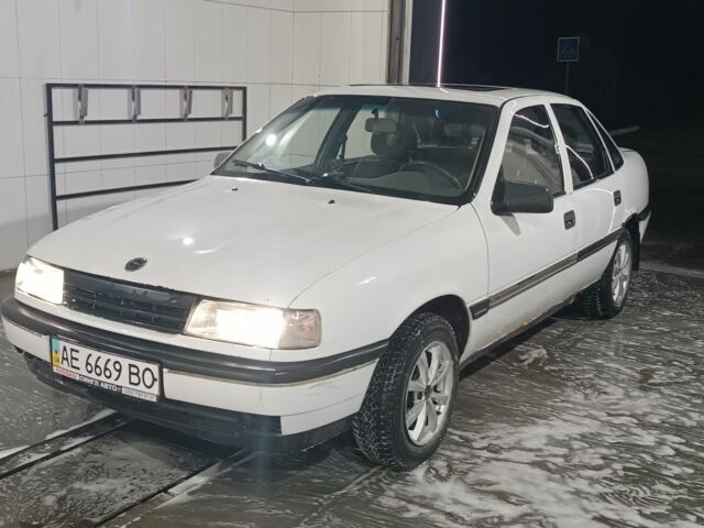 Белый Опель Вектра, объемом двигателя 0 л и пробегом 220 тыс. км за 1200 $, фото 1 на Automoto.ua