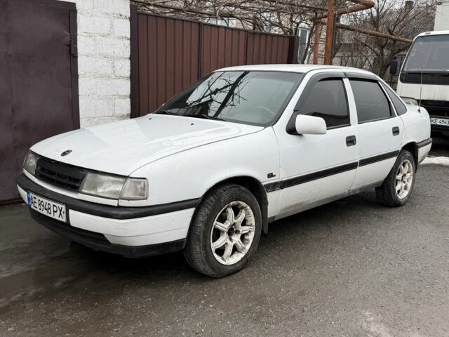 Белый Опель Вектра, объемом двигателя 2 л и пробегом 250 тыс. км за 1161 $, фото 1 на Automoto.ua