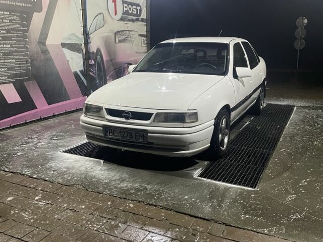 Белый Опель Вектра, объемом двигателя 1.6 л и пробегом 350 тыс. км за 800 $, фото 1 на Automoto.ua