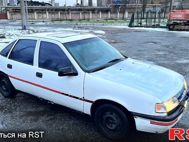 Білий Опель Вектра, об'ємом двигуна 1.6 л та пробігом 250 тис. км за 900 $, фото 1 на Automoto.ua