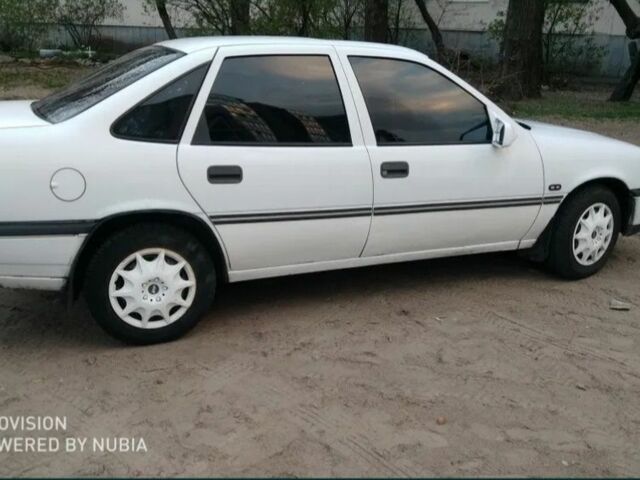 Белый Опель Вектра, объемом двигателя 2 л и пробегом 300 тыс. км за 572 $, фото 1 на Automoto.ua