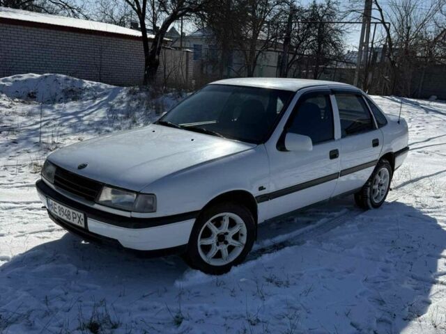 Белый Опель Вектра, объемом двигателя 2 л и пробегом 1 тыс. км за 1500 $, фото 1 на Automoto.ua