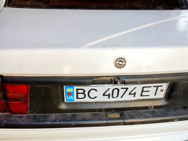 Белый Опель Вектра, объемом двигателя 2 л и пробегом 350 тыс. км за 700 $, фото 1 на Automoto.ua