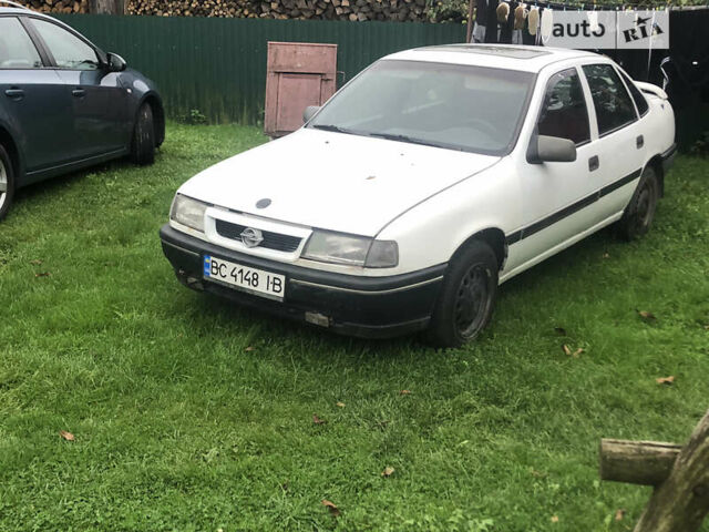 Белый Опель Вектра, объемом двигателя 2 л и пробегом 300 тыс. км за 1500 $, фото 1 на Automoto.ua