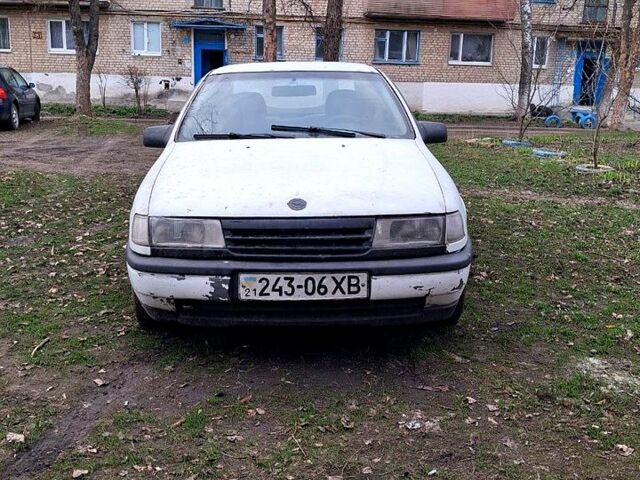 Белый Опель Вектра, объемом двигателя 1.8 л и пробегом 0 тыс. км за 600 $, фото 1 на Automoto.ua