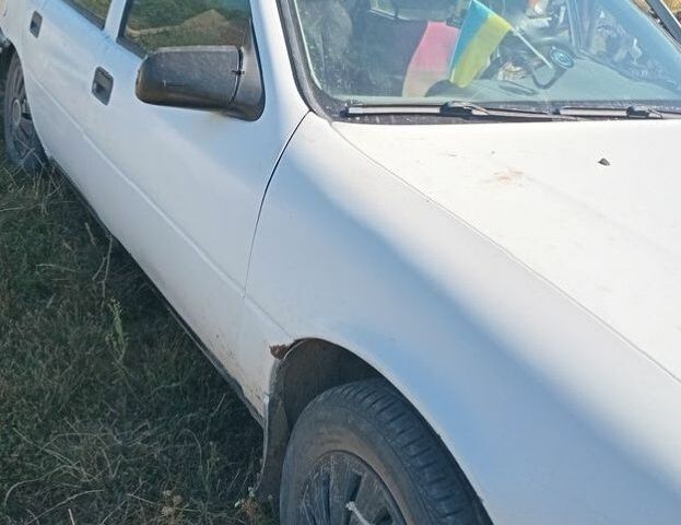 Белый Опель Вектра, объемом двигателя 1.8 л и пробегом 280 тыс. км за 500 $, фото 1 на Automoto.ua