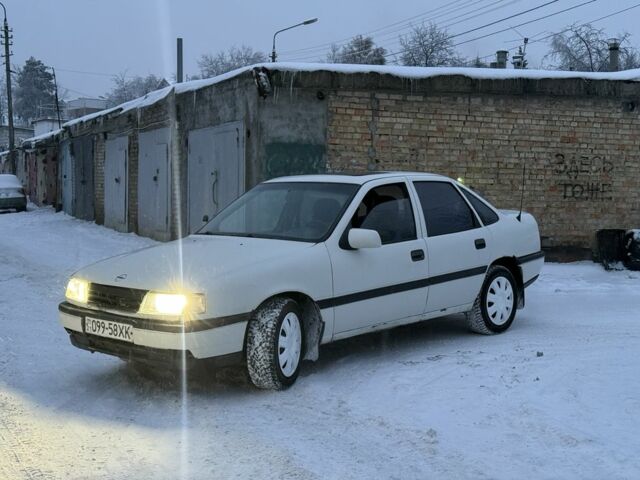 Білий Опель Вектра, об'ємом двигуна 1.6 л та пробігом 286 тис. км за 990 $, фото 1 на Automoto.ua