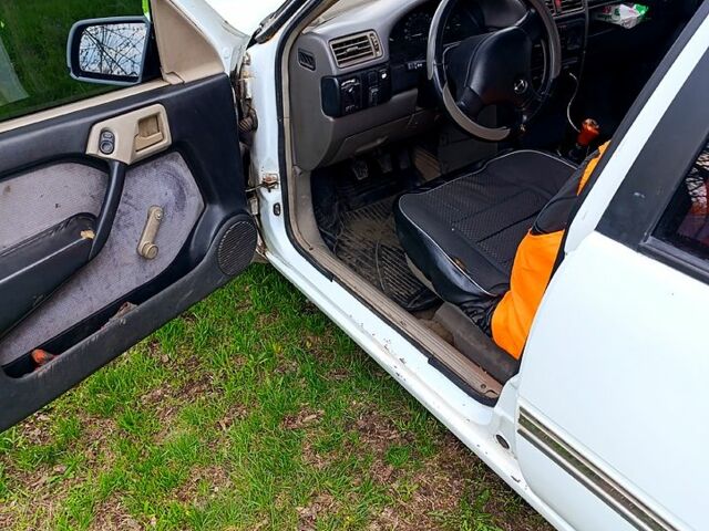 Белый Опель Вектра, объемом двигателя 1.8 л и пробегом 0 тыс. км за 850 $, фото 1 на Automoto.ua