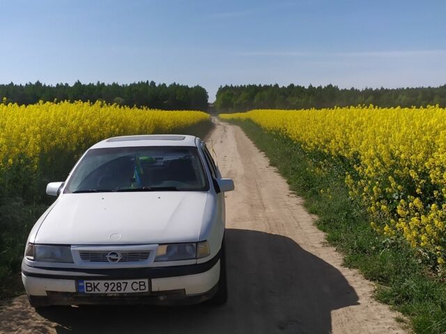 Белый Опель Вектра, объемом двигателя 1.8 л и пробегом 198 тыс. км за 1100 $, фото 1 на Automoto.ua