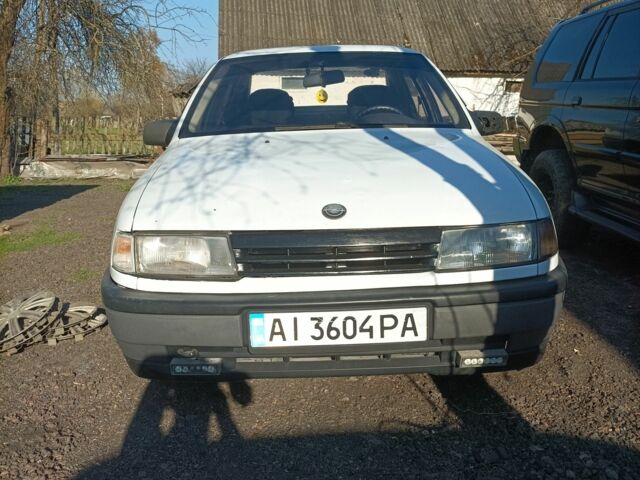 Білий Опель Вектра, об'ємом двигуна 1.8 л та пробігом 200 тис. км за 920 $, фото 1 на Automoto.ua