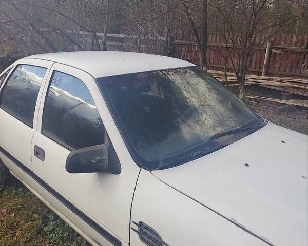 Білий Опель Вектра, об'ємом двигуна 1.7 л та пробігом 260 тис. км за 1000 $, фото 1 на Automoto.ua