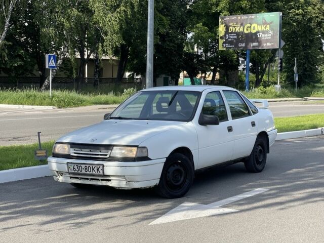 Белый Опель Вектра, объемом двигателя 1.8 л и пробегом 33 тыс. км за 600 $, фото 1 на Automoto.ua