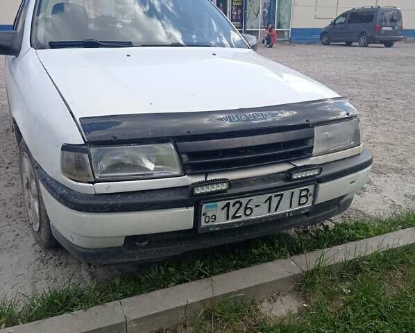 Белый Опель Вектра, объемом двигателя 0 л и пробегом 380 тыс. км за 1100 $, фото 1 на Automoto.ua