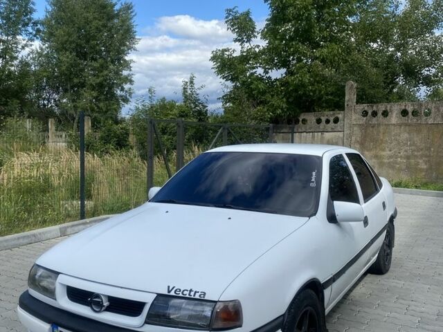 Белый Опель Вектра, объемом двигателя 1.6 л и пробегом 345 тыс. км за 1450 $, фото 1 на Automoto.ua