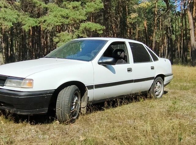 Белый Опель Вектра, объемом двигателя 1.6 л и пробегом 338 тыс. км за 1704 $, фото 1 на Automoto.ua