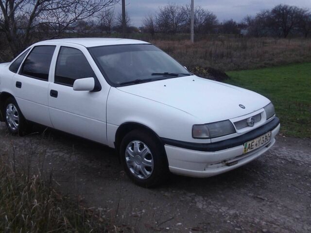 Белый Опель Вектра, объемом двигателя 0 л и пробегом 180 тыс. км за 1300 $, фото 1 на Automoto.ua