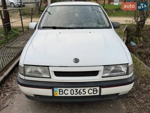 Белый Опель Вектра, объемом двигателя 1.6 л и пробегом 400 тыс. км за 1400 $, фото 1 на Automoto.ua