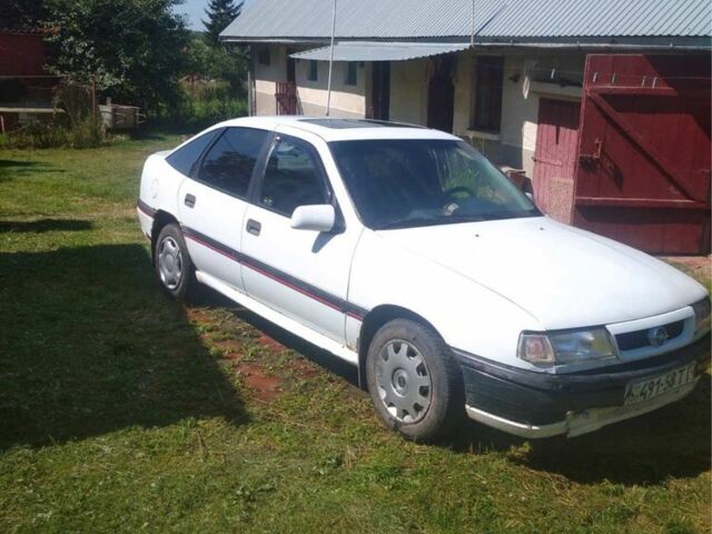 Белый Опель Вектра, объемом двигателя 0 л и пробегом 230 тыс. км за 900 $, фото 1 на Automoto.ua