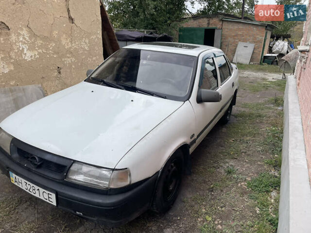 Белый Опель Вектра, объемом двигателя 1.8 л и пробегом 420 тыс. км за 1200 $, фото 1 на Automoto.ua