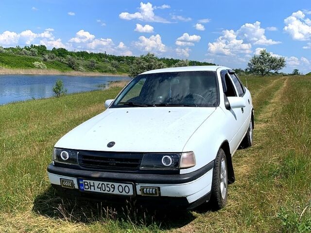 Белый Опель Вектра, объемом двигателя 1.8 л и пробегом 0 тыс. км за 1800 $, фото 1 на Automoto.ua