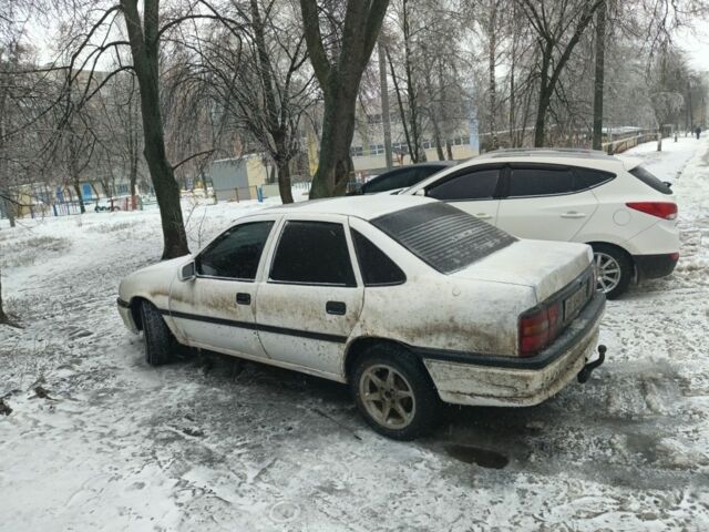 Белый Опель Вектра, объемом двигателя 0 л и пробегом 325 тыс. км за 1000 $, фото 1 на Automoto.ua