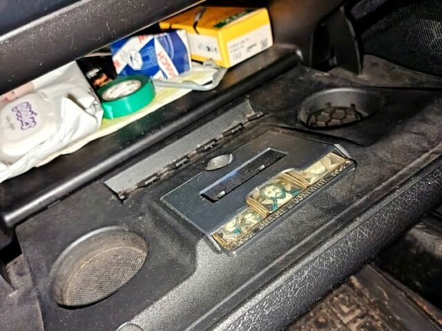 Білий Опель Вектра, об'ємом двигуна 2 л та пробігом 300 тис. км за 1000 $, фото 1 на Automoto.ua