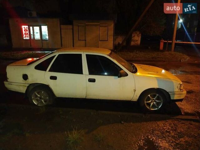 Белый Опель Вектра, объемом двигателя 1.6 л и пробегом 334 тыс. км за 900 $, фото 1 на Automoto.ua