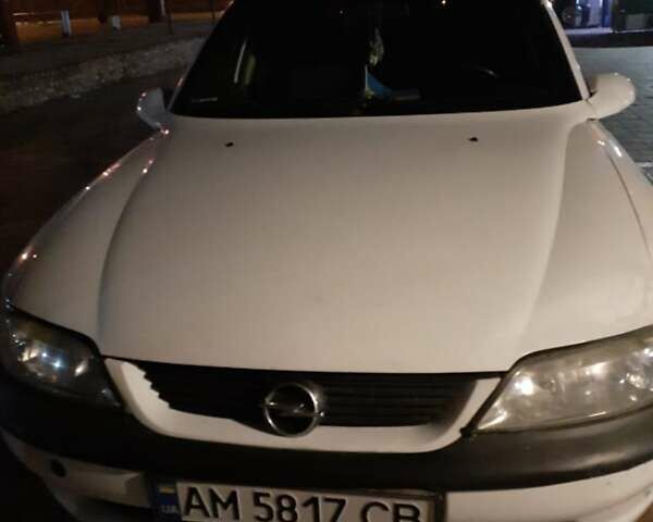 Белый Опель Вектра, объемом двигателя 1.69 л и пробегом 357 тыс. км за 2350 $, фото 1 на Automoto.ua