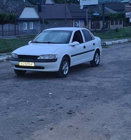 Белый Опель Вектра, объемом двигателя 1.8 л и пробегом 200 тыс. км за 2600 $, фото 1 на Automoto.ua