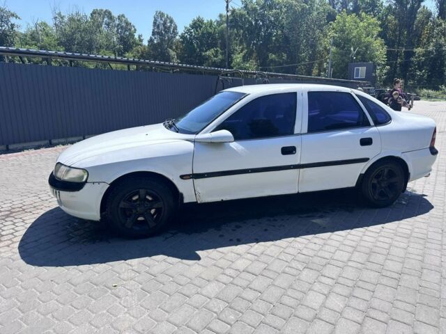 Белый Опель Вектра, объемом двигателя 1.6 л и пробегом 350 тыс. км за 1358 $, фото 1 на Automoto.ua