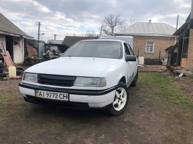 Белый Опель Вектра, объемом двигателя 1.6 л и пробегом 200 тыс. км за 650 $, фото 1 на Automoto.ua