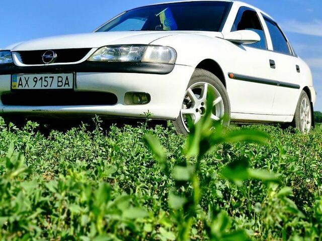 Білий Опель Вектра, об'ємом двигуна 1.8 л та пробігом 375 тис. км за 1900 $, фото 1 на Automoto.ua