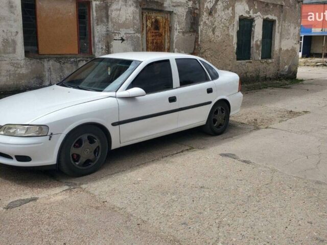 Белый Опель Вектра, объемом двигателя 1.8 л и пробегом 444 тыс. км за 2200 $, фото 1 на Automoto.ua