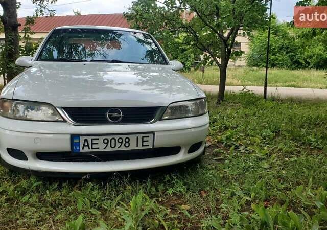 Белый Опель Вектра, объемом двигателя 1.8 л и пробегом 444 тыс. км за 3500 $, фото 1 на Automoto.ua