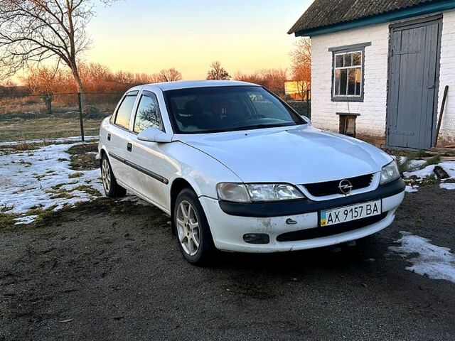 Белый Опель Вектра, объемом двигателя 1.8 л и пробегом 370 тыс. км за 1600 $, фото 1 на Automoto.ua