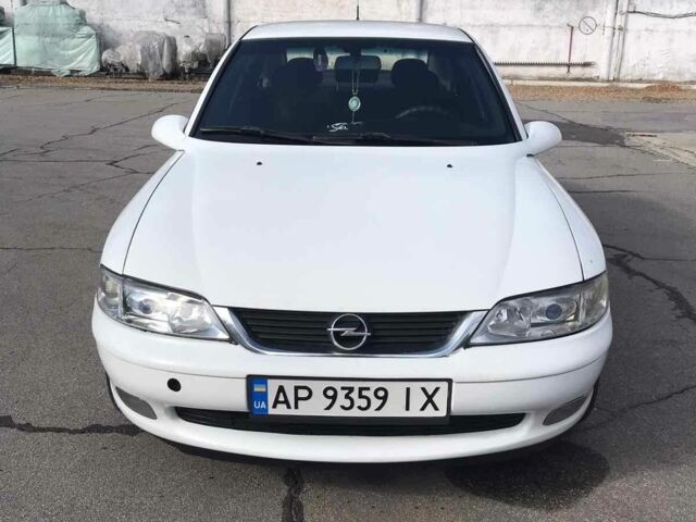 Белый Опель Вектра, объемом двигателя 1.8 л и пробегом 360 тыс. км за 2500 $, фото 1 на Automoto.ua