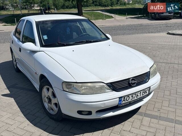 Белый Опель Вектра, объемом двигателя 1.8 л и пробегом 280 тыс. км за 1900 $, фото 1 на Automoto.ua