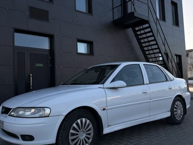 Белый Опель Вектра, объемом двигателя 1.8 л и пробегом 340 тыс. км за 3500 $, фото 1 на Automoto.ua