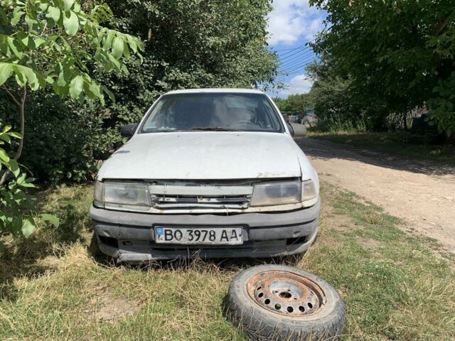 Белый Опель Вектра, объемом двигателя 1.7 л и пробегом 333 тыс. км за 602 $, фото 1 на Automoto.ua