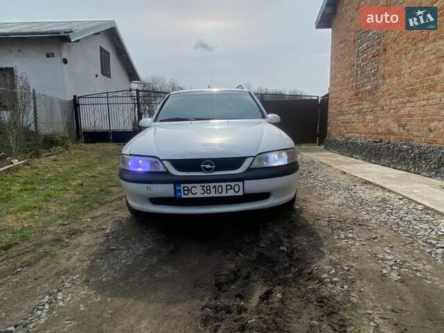Белый Опель Вектра, объемом двигателя 1.99 л и пробегом 498 тыс. км за 1650 $, фото 1 на Automoto.ua