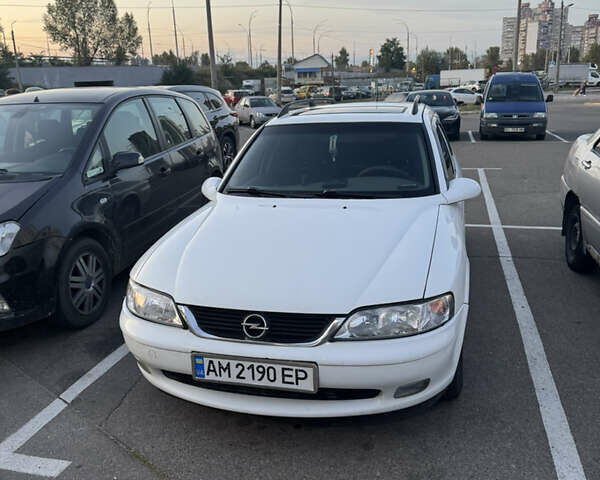 Белый Опель Вектра, объемом двигателя 1.8 л и пробегом 365 тыс. км за 2700 $, фото 1 на Automoto.ua