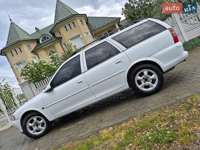 Белый Опель Вектра, объемом двигателя 2 л и пробегом 429 тыс. км за 2100 $, фото 1 на Automoto.ua