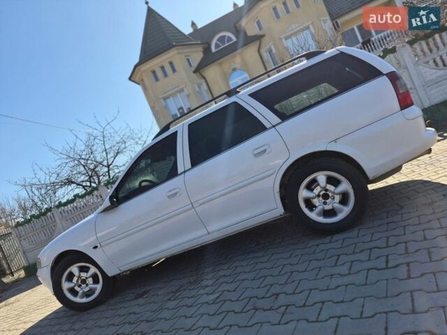 Белый Опель Вектра, объемом двигателя 2 л и пробегом 429 тыс. км за 2600 $, фото 1 на Automoto.ua