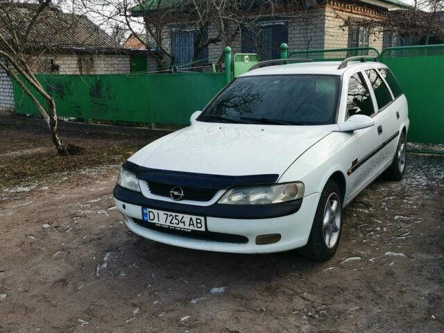 Белый Опель Вектра, объемом двигателя 2 л и пробегом 350 тыс. км за 3000 $, фото 1 на Automoto.ua